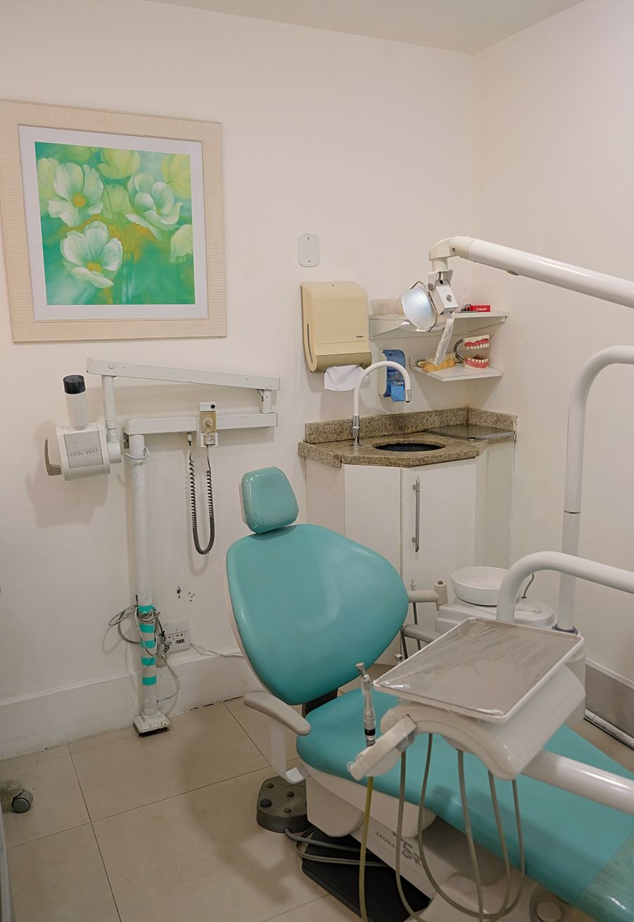 A bright, modern open-bay treatment area